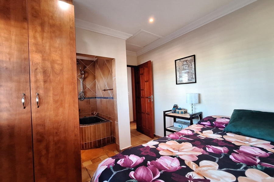 5 Bedroom Property for Sale in Golden Mile Western Cape